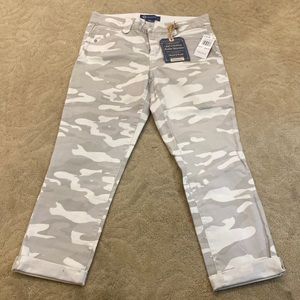 Democracy Size 6P Crop Pants Gray and White Camo NWT